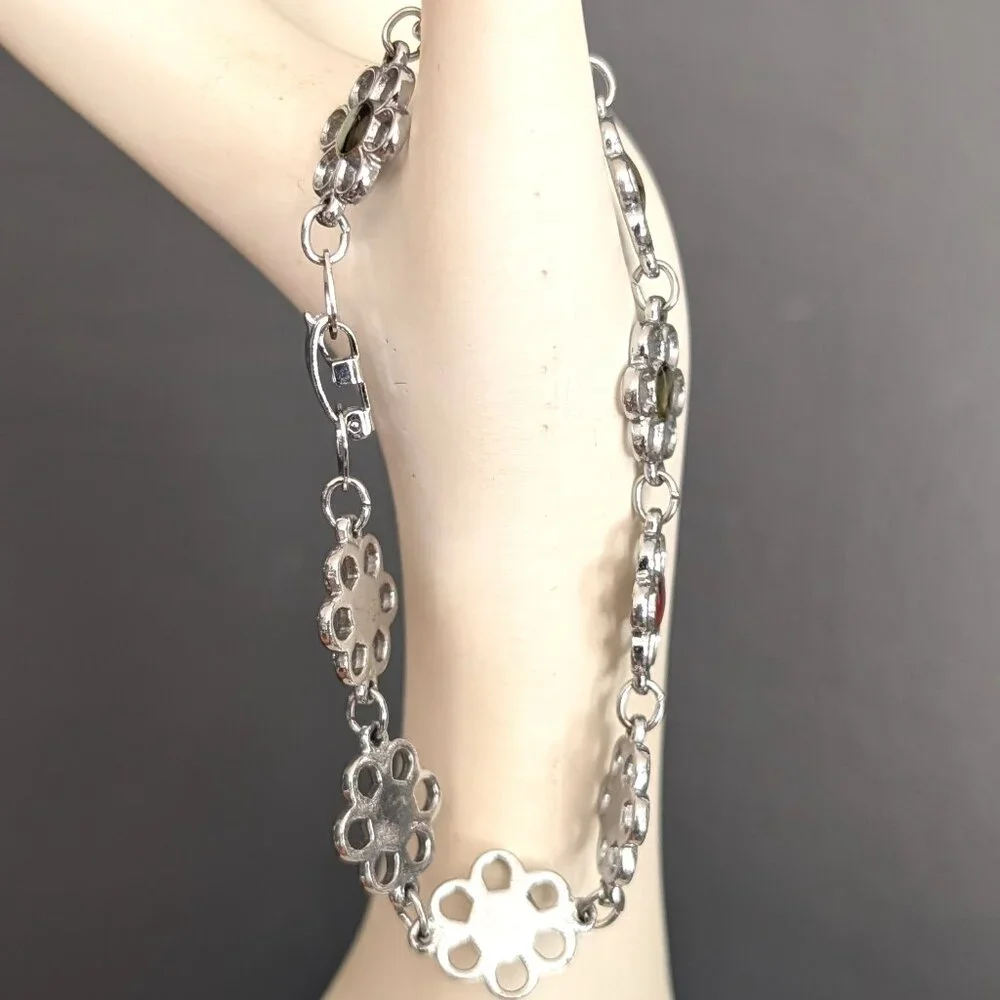 Silver flower bracelet with resin centers